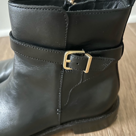 J McLaughlin Black Sasha Chelsea boot in Size 7.5 - Picture 8 of 10